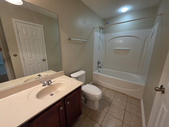 Building Photo - 46 Brookview Dr