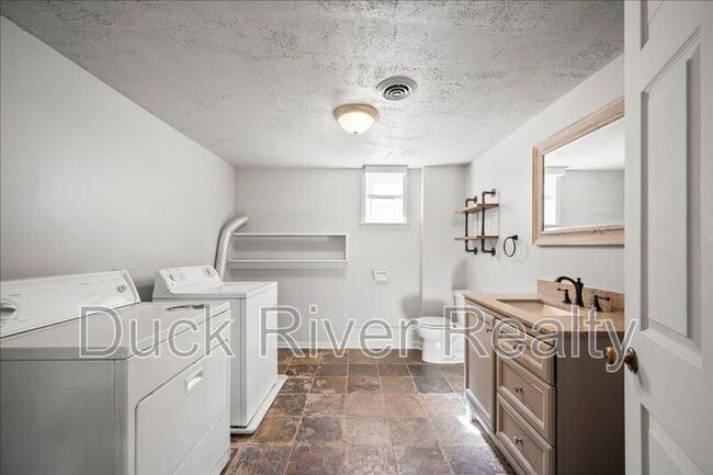 Building Photo - 209 Hampton Rd