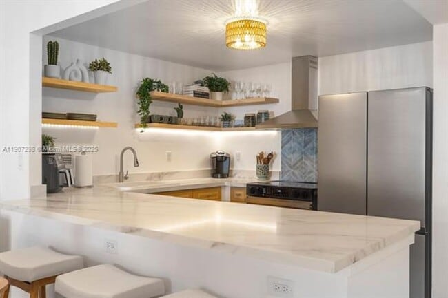 Building Photo - 2301 Collins Ave