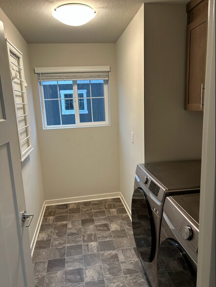 Laundry Room - 6507 SE Genrosa St