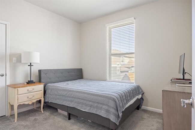 Building Photo - 1020 Vista View Dr