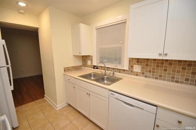 Building Photo - 100 Carmichael Ct