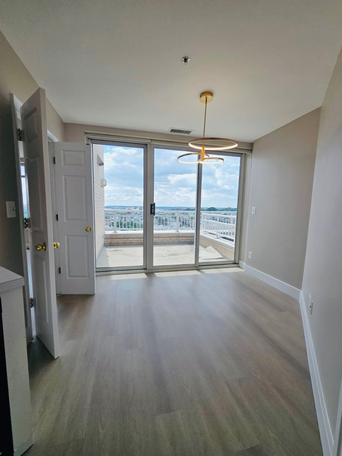 Building Photo - 100 Harborview Dr