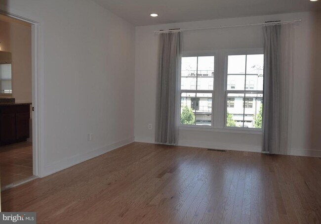 Building Photo - 23079 Sullivans Cove Sq