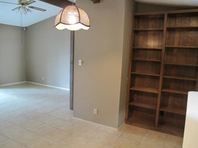 Building Photo - 8111 Ceberry Dr