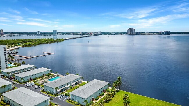 Building Photo - Palms at Waters Edge 3344-M6