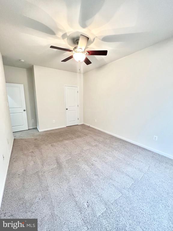 Building Photo - 212 Almond Dr