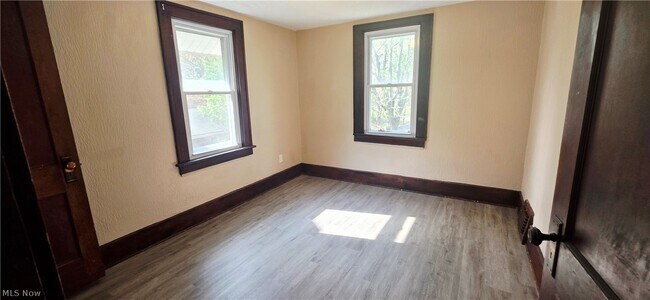 Building Photo - 147 Brighton Dr