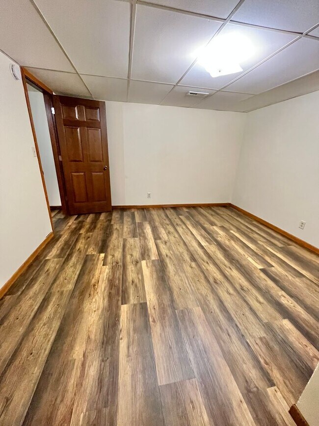 Building Photo - Large 3 Bed/2 Bath East Side Rental Home!