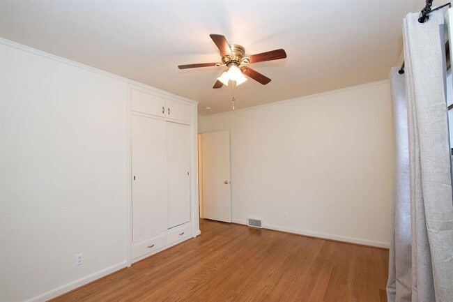 Building Photo - 4933 Woodland Ave