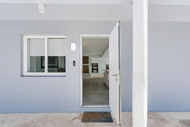 Building Photo - 604 N Ocean Blvd