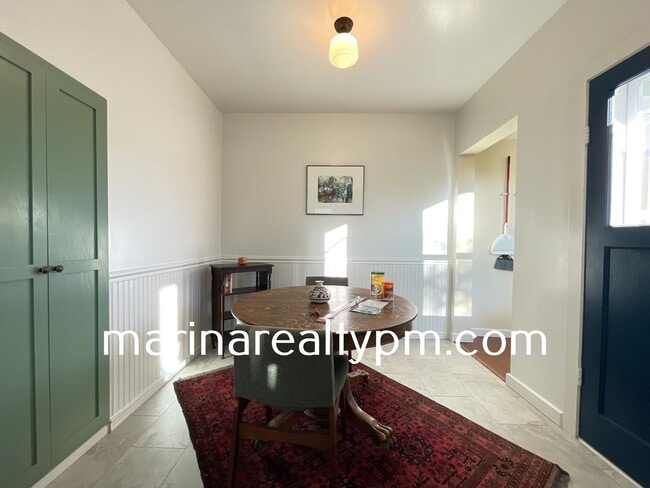 Building Photo - Welcome to this stunning 3 Bedroom 2 Bath ...