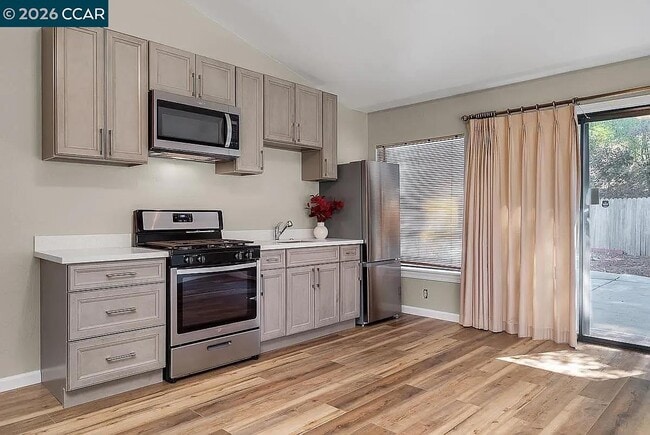 Building Photo - 3592 Hillcrest Rd