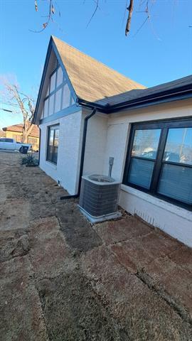 Building Photo - 1904 Sayle St