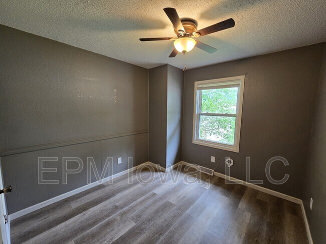 Building Photo - 1242 Edgewood Dr