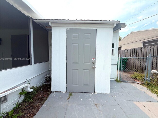 Building Photo - 1740 SW 47th Ave