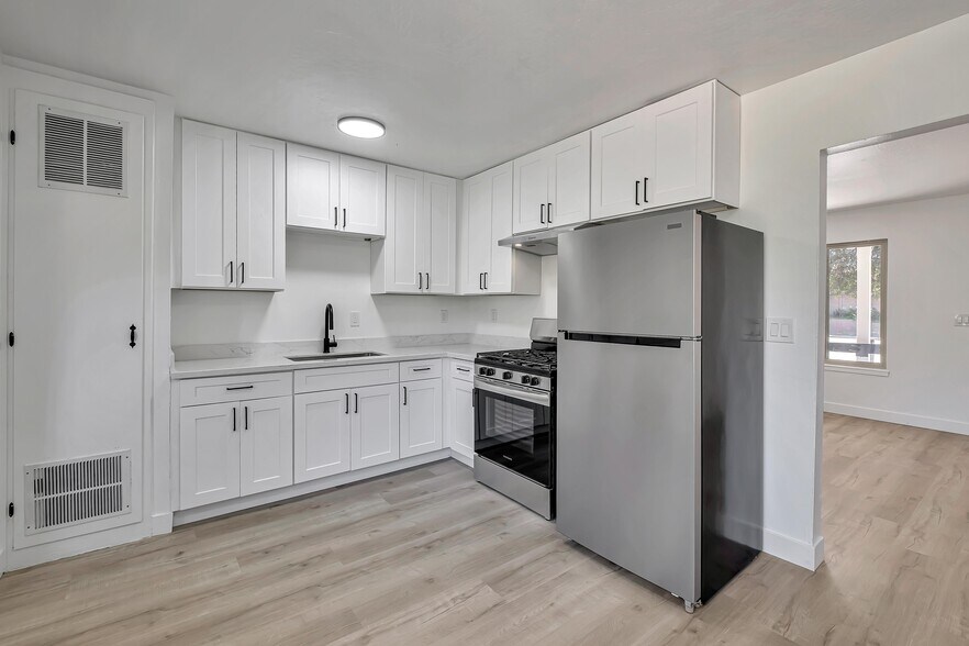 Kitchen - 344 Pennsylvania Dr