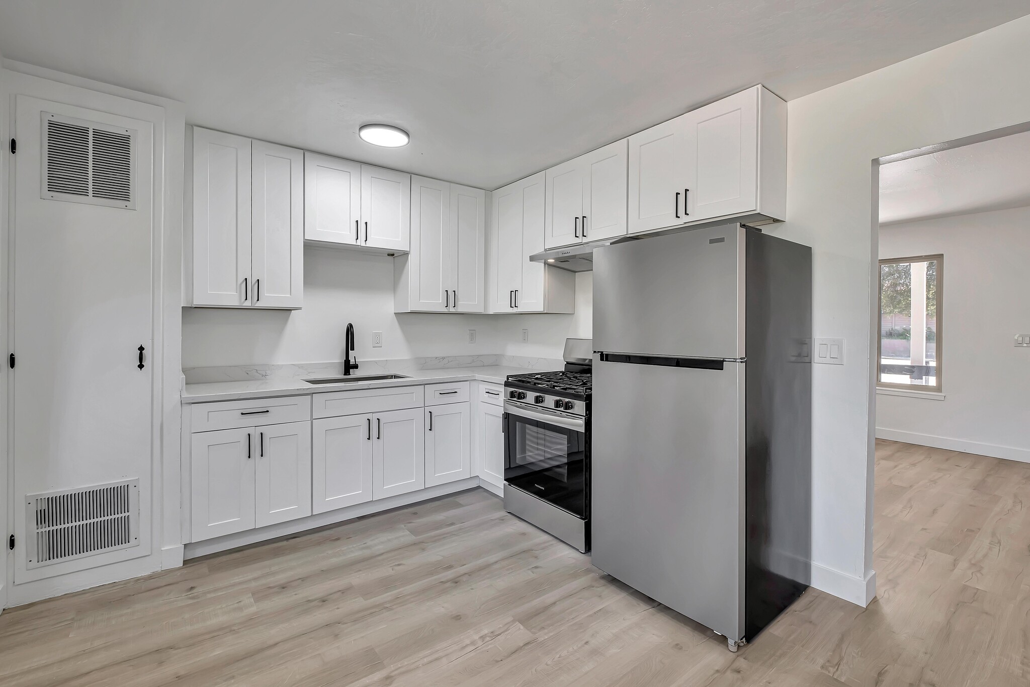 Kitchen - 344 Pennsylvania Dr