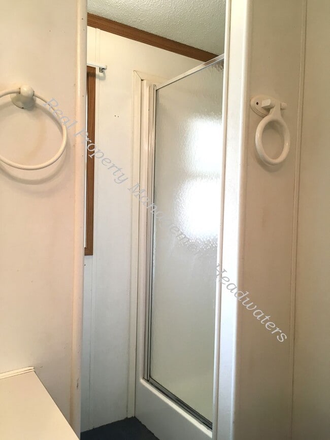 Building Photo - 3 Bedroom Mobile Home for Rent