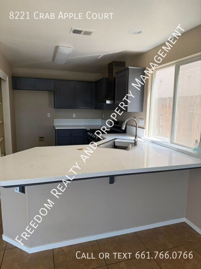 Building Photo - 8221 Crab Apple Ct