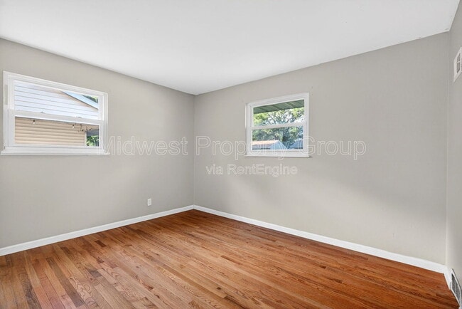 Building Photo - 710 Tyson Dr