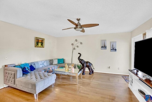 Building Photo - 2 Vista Gardens Trail Unit 202