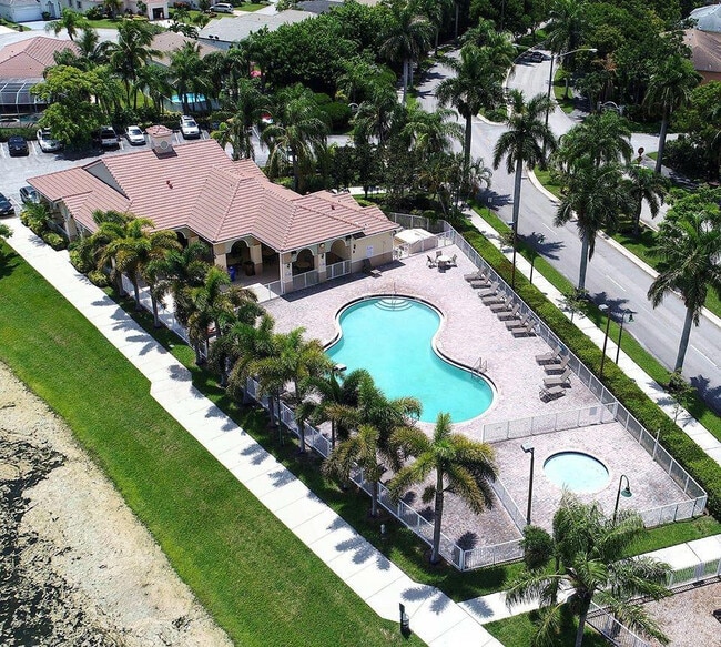 Building Photo - 4740 SW 12th Pl