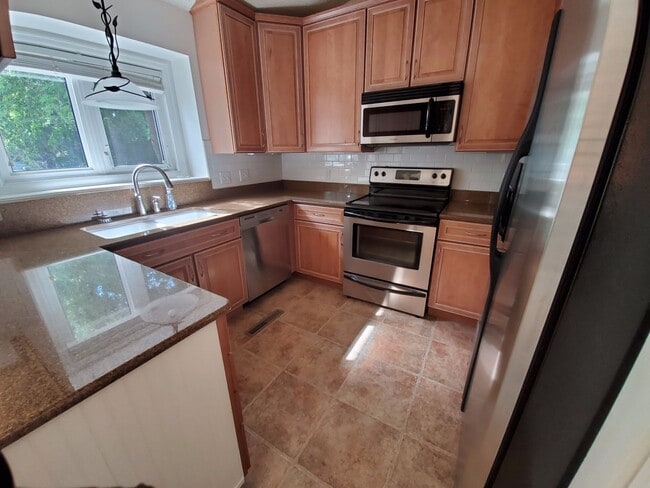 Building Photo - PET FRIENDLY, 4 BEDROOM, 2.5 BATH WITH ATT...