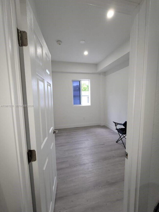 Building Photo - 734 SW 4th St