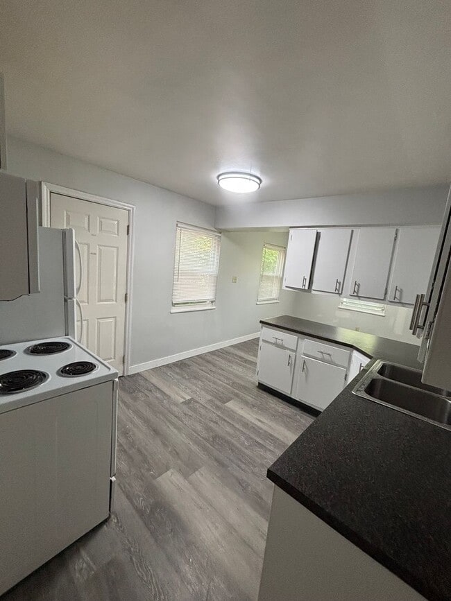 Building Photo - 946 Sells Ave