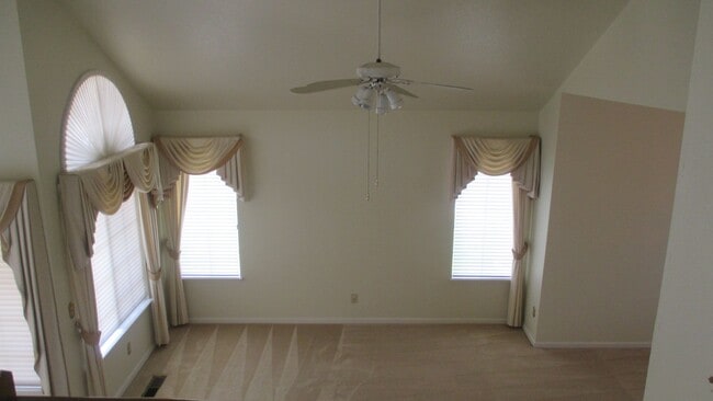 Building Photo - Spacious Laurel Creek Home