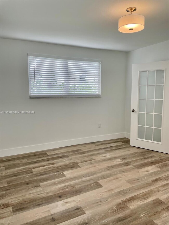 Building Photo - 6550 SW 37th St