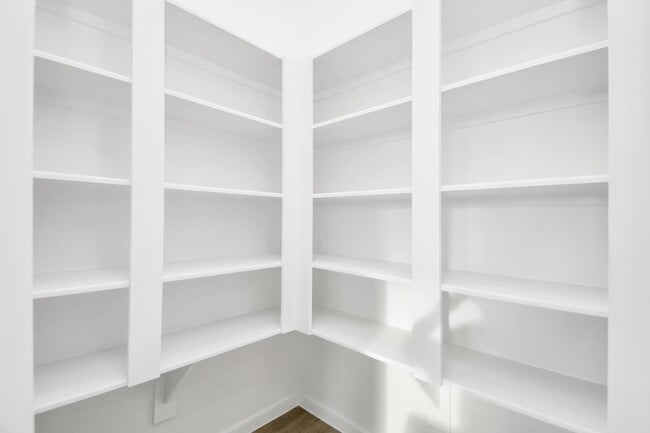 Building Photo - 934 Garden Path Dr