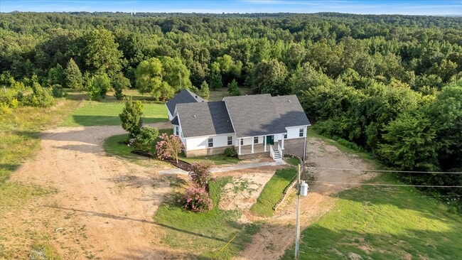 Building Photo - Spacious 5-Bedroom Home on 1.5+ Acres in West Side School District