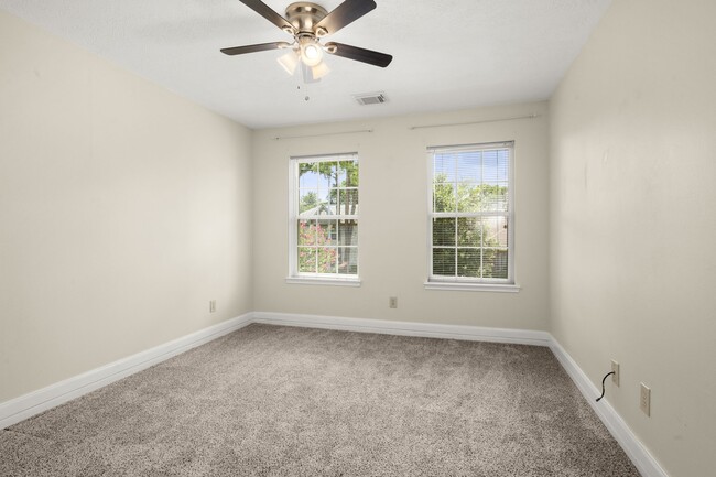 Building Photo - 16303 Lakestone Dr