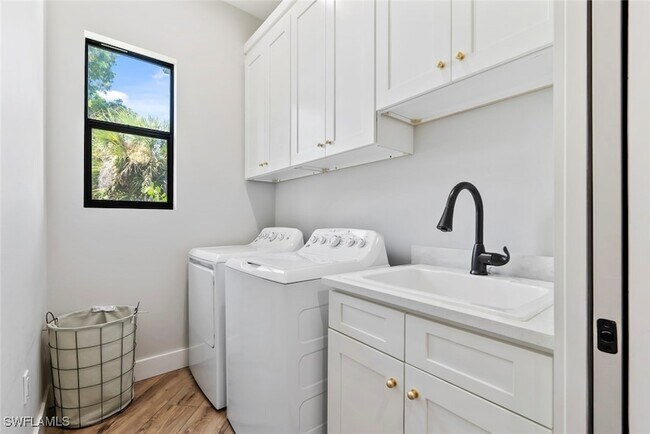 Building Photo - 3530 Hibiscus Ave