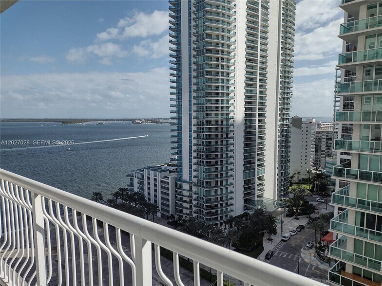 Building Photo - 1200 Brickell Bay Dr