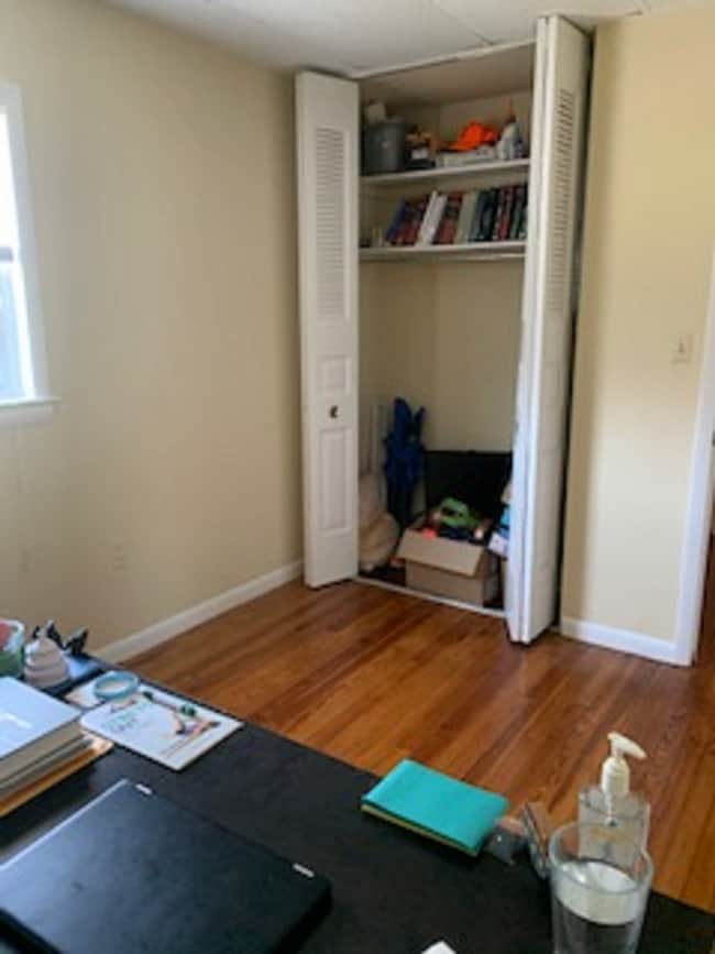 Building Photo - Two bedroom one bath close to law school