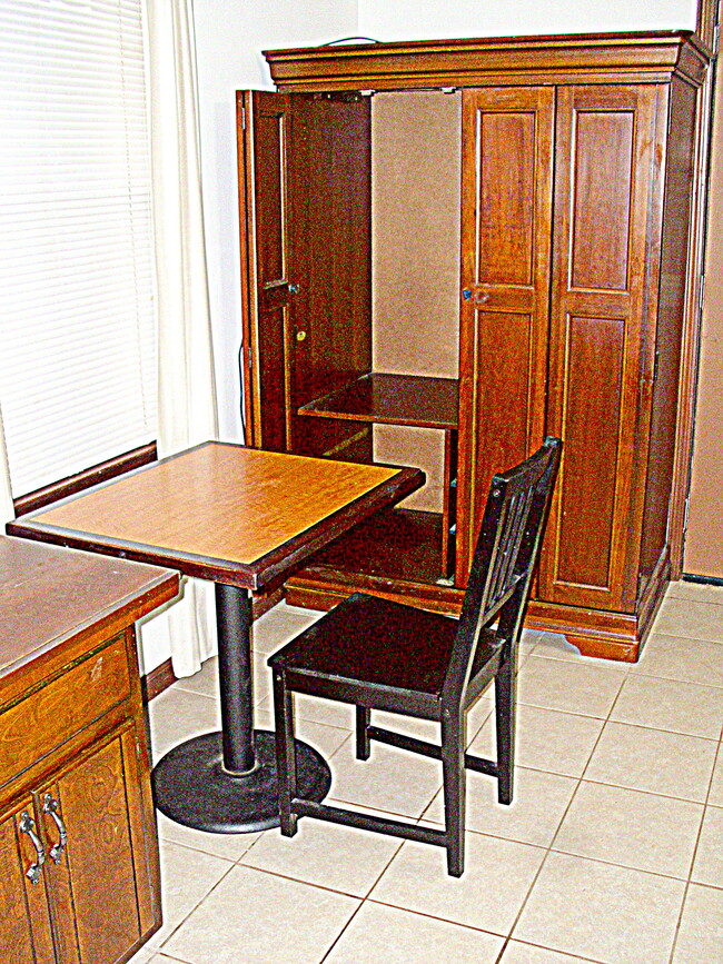 dinette area and table with chair and window - 2177 Kings Mountain Dr NE