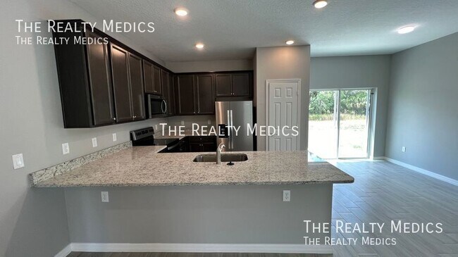 Building Photo - 850 Peyton Ave