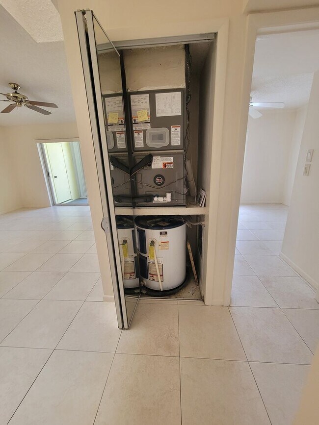 Building Photo - ***Beautiful Clean ready to move-in Condominium 2BR/2.BA ***