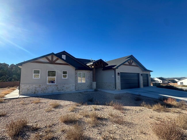 Building Photo - Beautiful New 4 Bedroom Home in Cedar City!