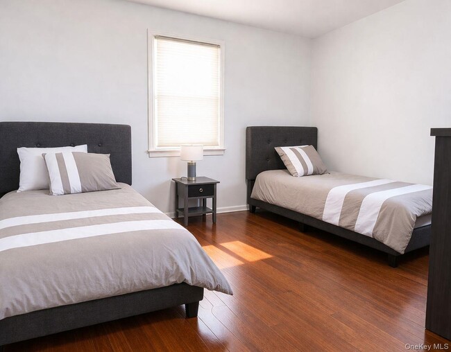 Building Photo - 19 Lawrence Ave