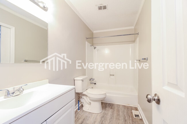 Building Photo - 614 Pine Hill Dr