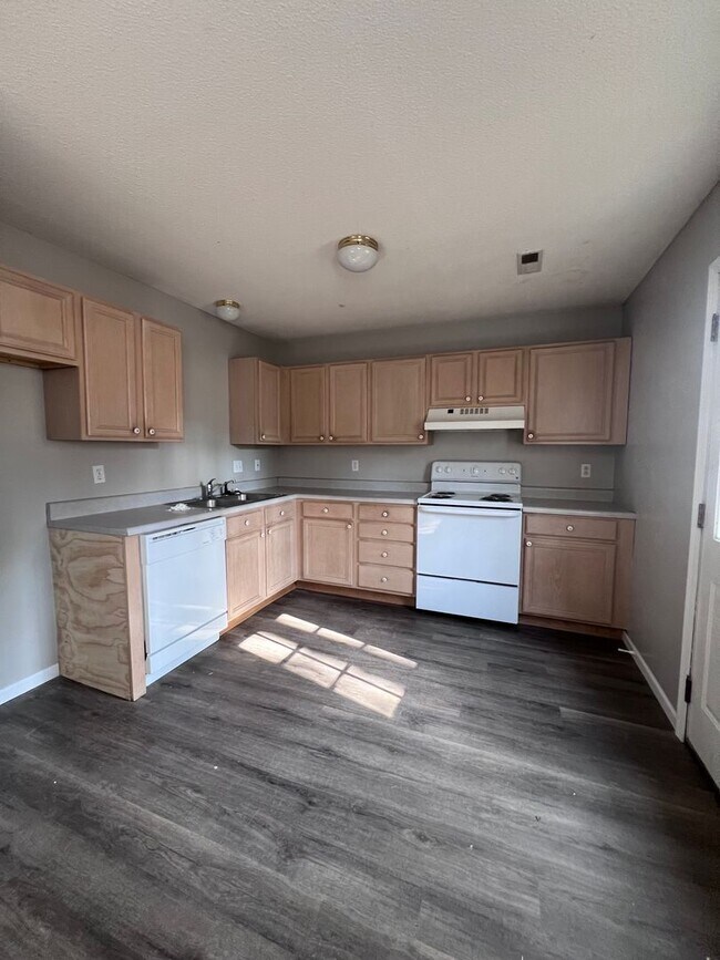 Building Photo - 2200-2202-2202 E Parks Edge Pl