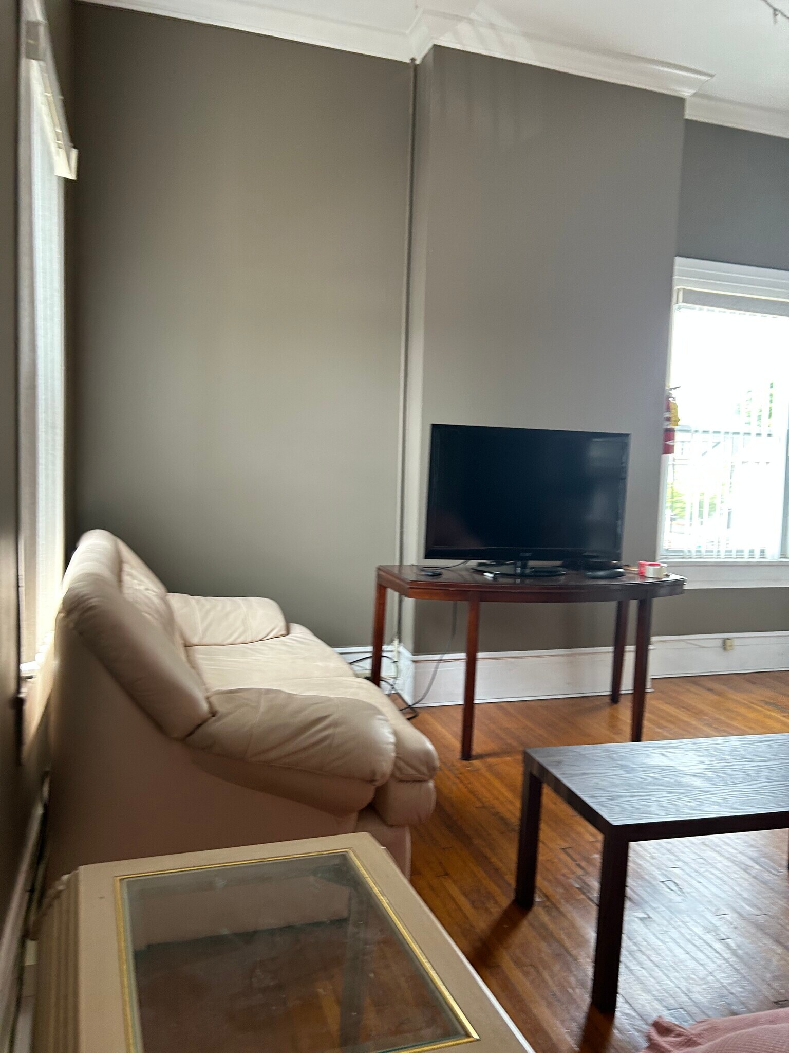 Living area - 214 W Main St