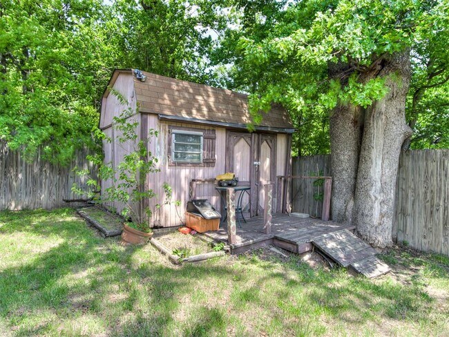 Building Photo - 616 Whispering Oak Rd