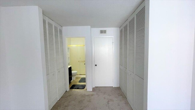 Building Photo - 5 Donner Creek Ct
