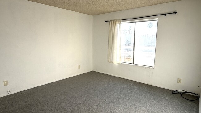 Building Photo - 2805 E 3rd St