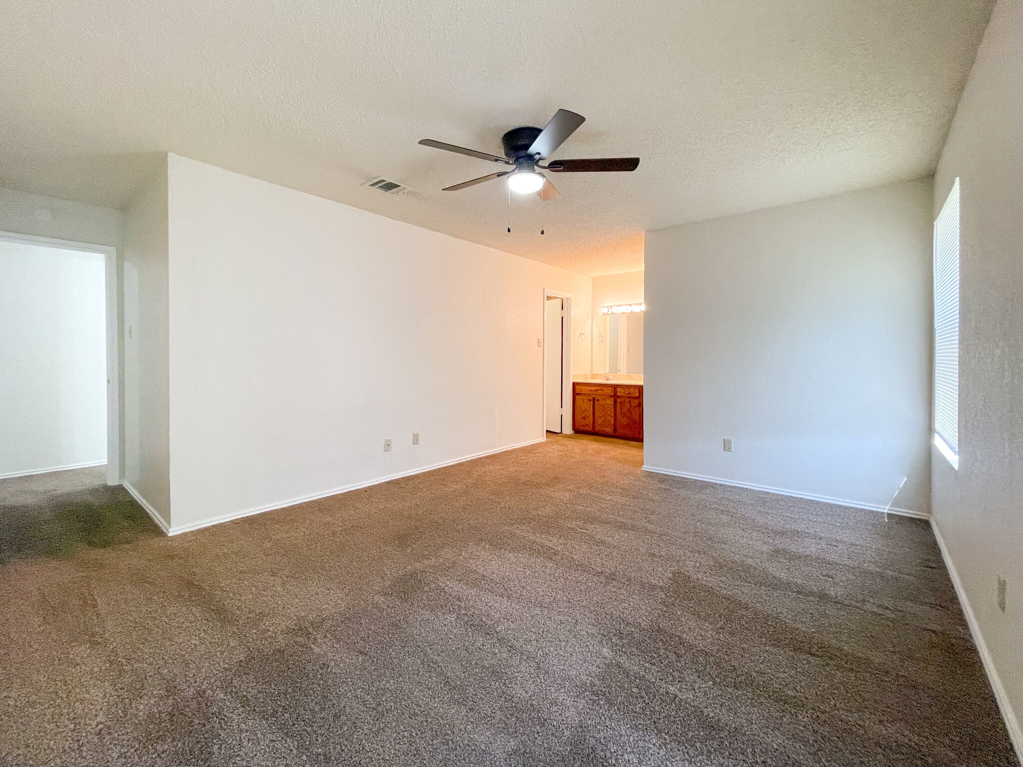 Building Photo - 2000 Ramada Dr